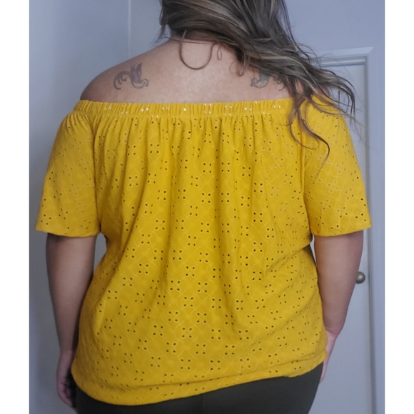 Mustard off the shoulder to0 - Picture 3 of 3